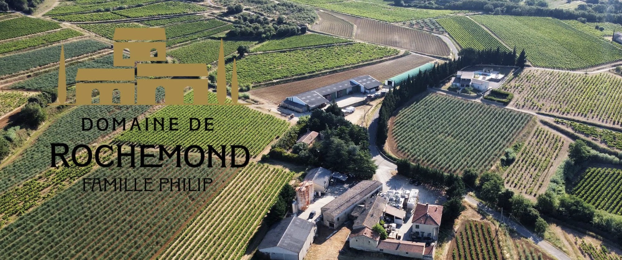 Vue aérienne du Domaine de Rochemond et de ses vignes