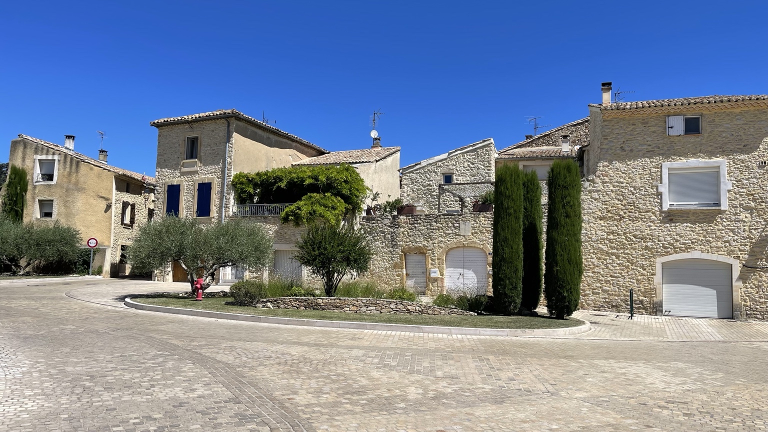Le village de Chusclan et ses maisons en pierre